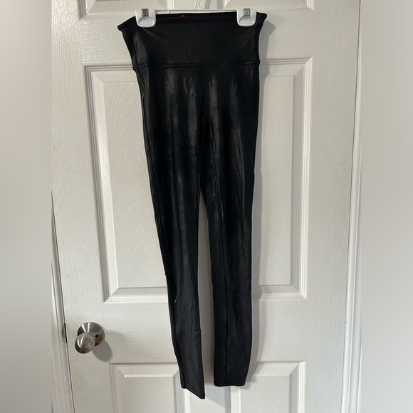 Faux Leather Leggings- Spanx - Picture 2 of 6